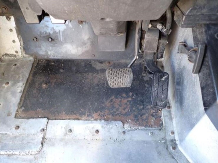 2012-freightliner-mt55-image-17