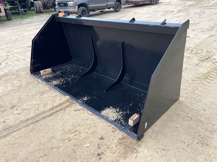#2011-•-new-kc-oversized-qt-light-material-skid-steer-bucket-image-1