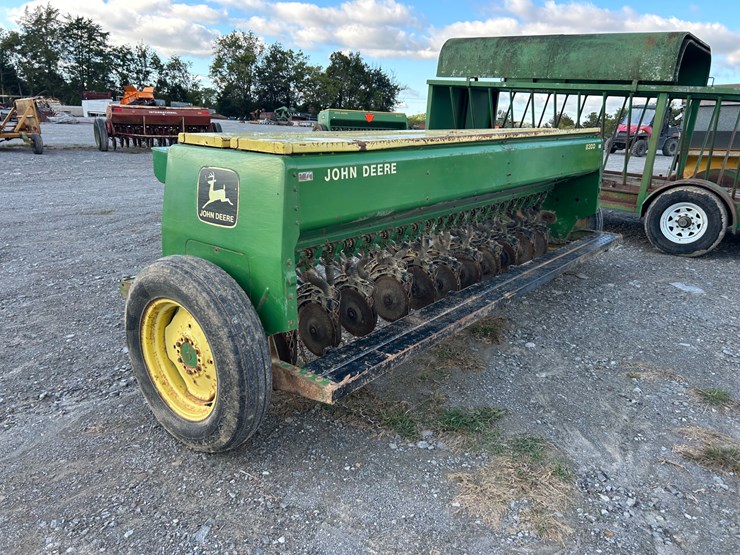 john-deere-8300-image-3