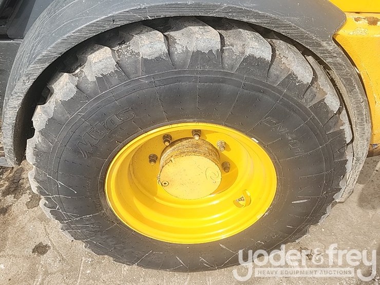 2016-deere-304k-image-11