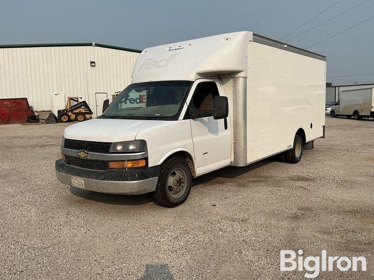 2022-chevrolet-express-3500-image-1
