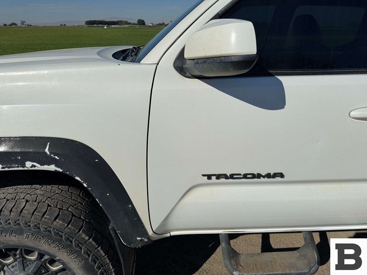 2017-toyota-tacoma-image-13