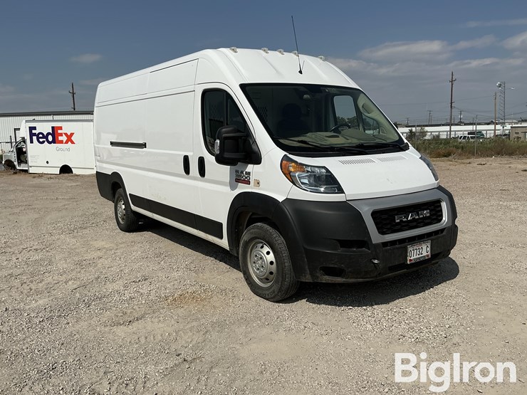 2021-dodge-3500-image-3