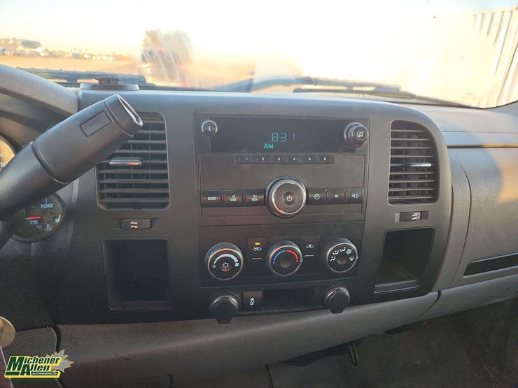 2012-chevrolet-silverado-1500-image-11