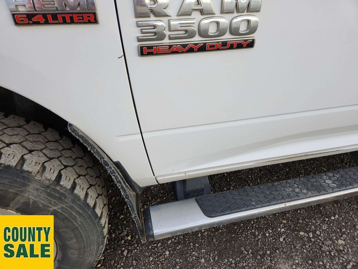 2016-ram-tradesman-image-34