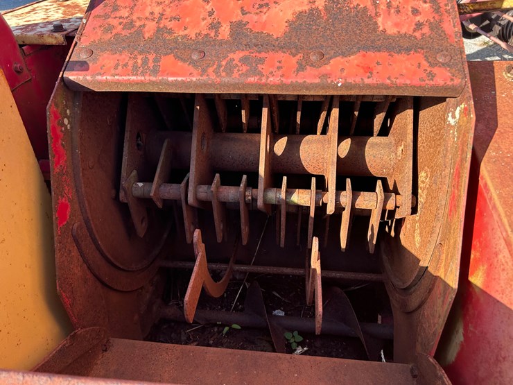 new-holland-358-image-10