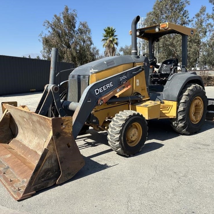 2015 DEERE 210L