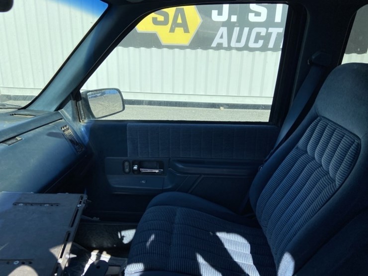 1994-chevrolet-suburban-image-9