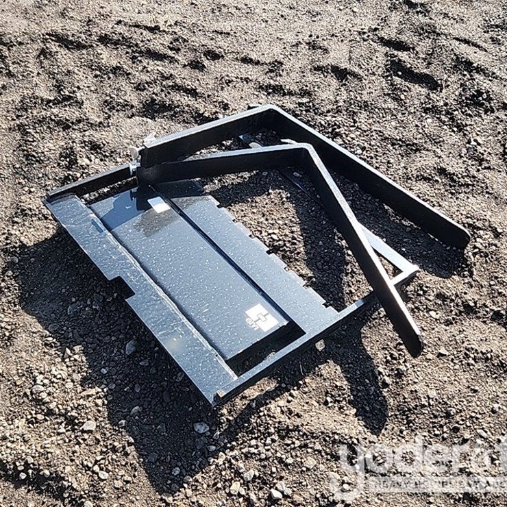 Unused 2025 GIYI 36" Forks to suit Mini Skidsteer