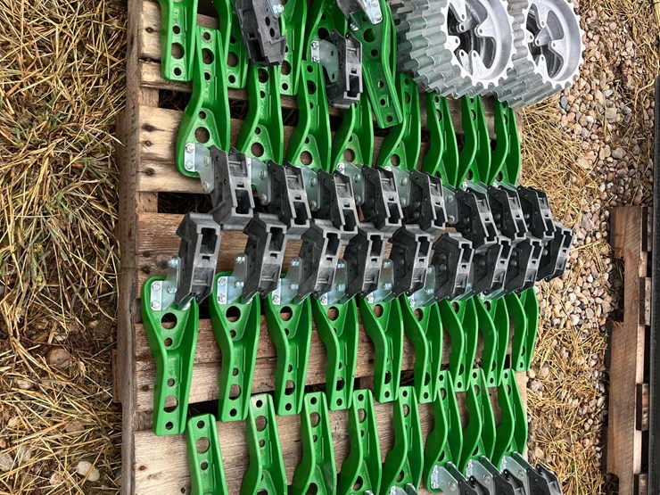 john-deere-32-image-12