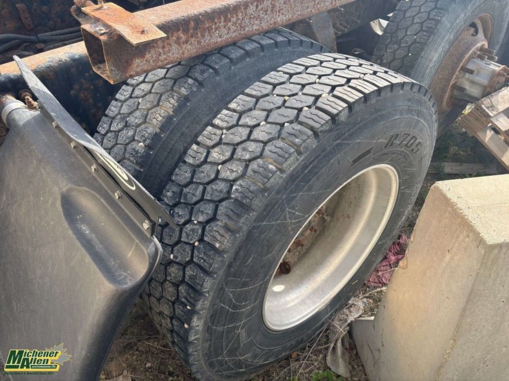 2018-western-star-5700xe-image-13