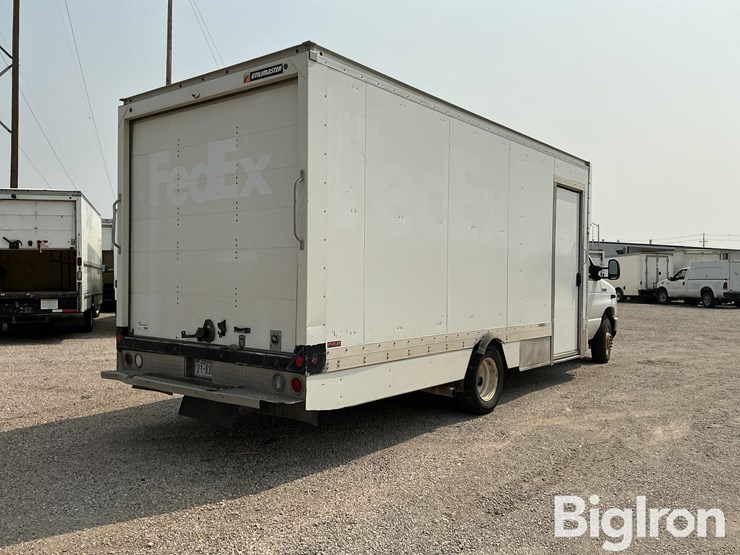 2021-ford-e450-image-5