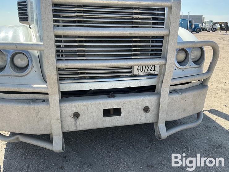 2011-freightliner-coronado-132-image-12
