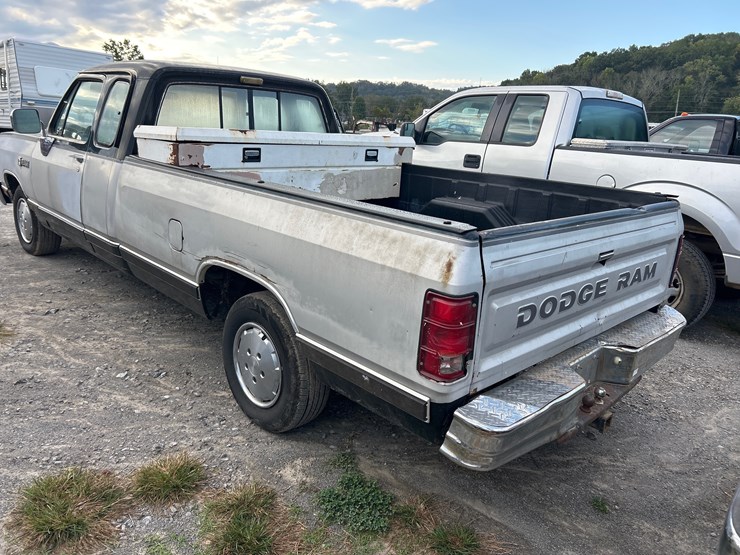1990-dodge-d150-image-5