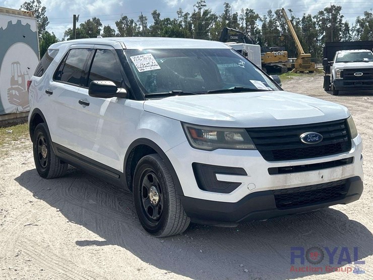 2016-ford-explorer-image-2