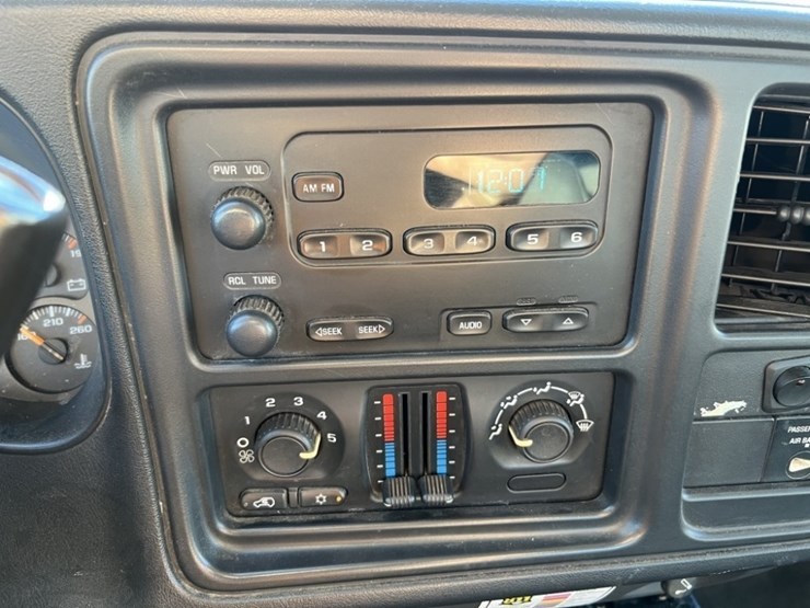 2006-chevrolet-silverado-3500-image-30
