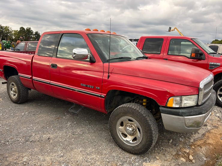 1997-dodge-1500-image-2