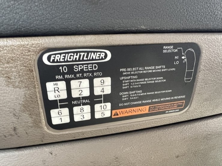 2016-freightliner-t/a-sleeper-truck-tractor-image-37