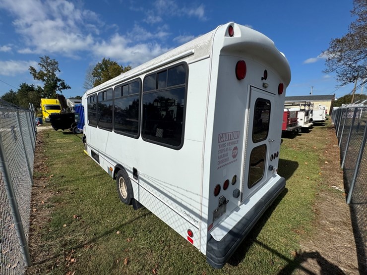 2016-ford-e450-image-4