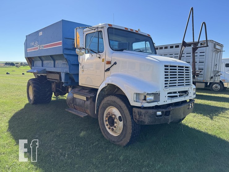 1995-international-8100-image-1