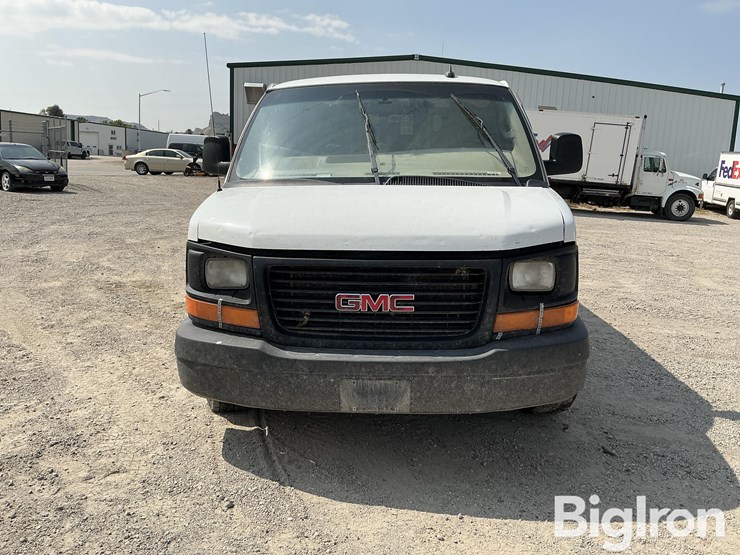 2017-gmc-2500-image-2