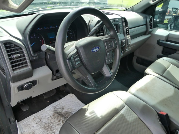 2020-ford-f350-xl-image-11