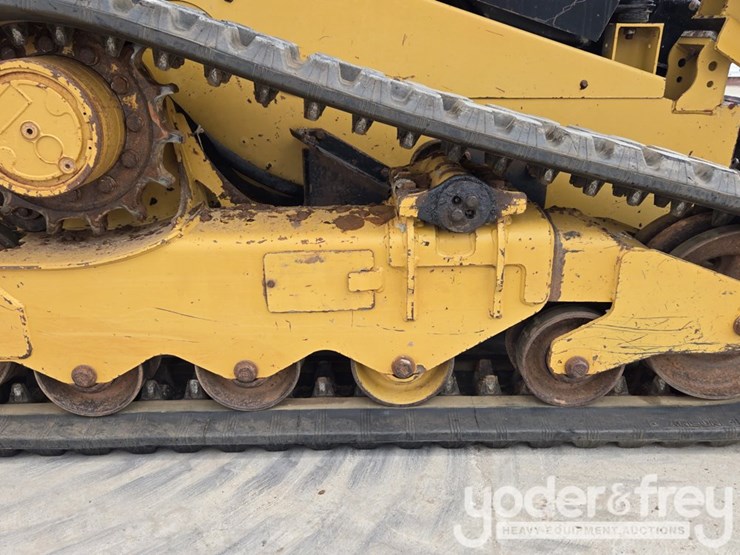 2016-caterpillar-259d-image-18