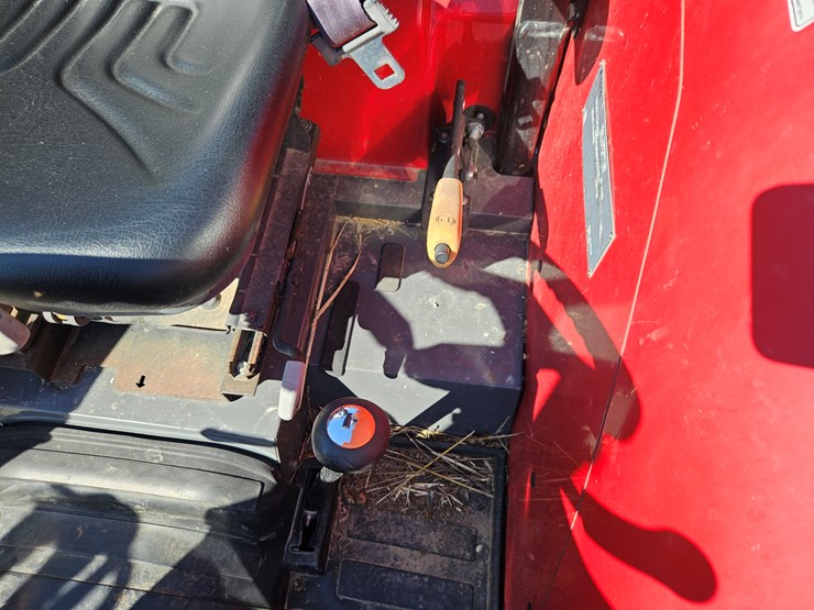 2015-massey-ferguson-4709-image-15