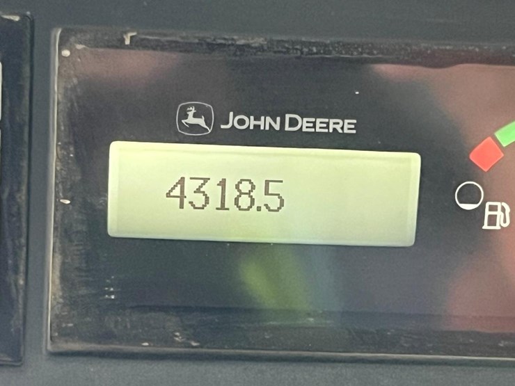 deere-323d-image-23