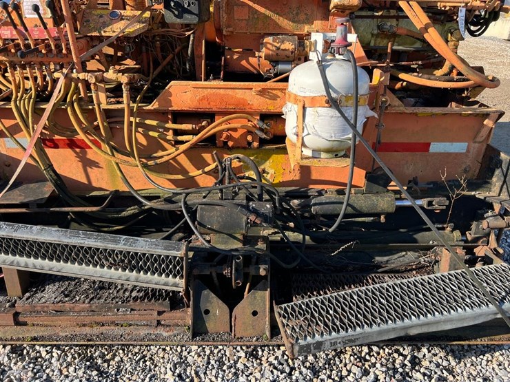 leeboy-8000t-paver-image-19