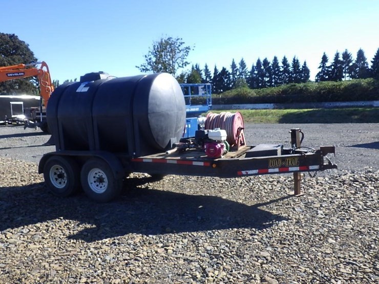 load-trail-12'-t/a-1,065-gallon-water-trailer-image-2