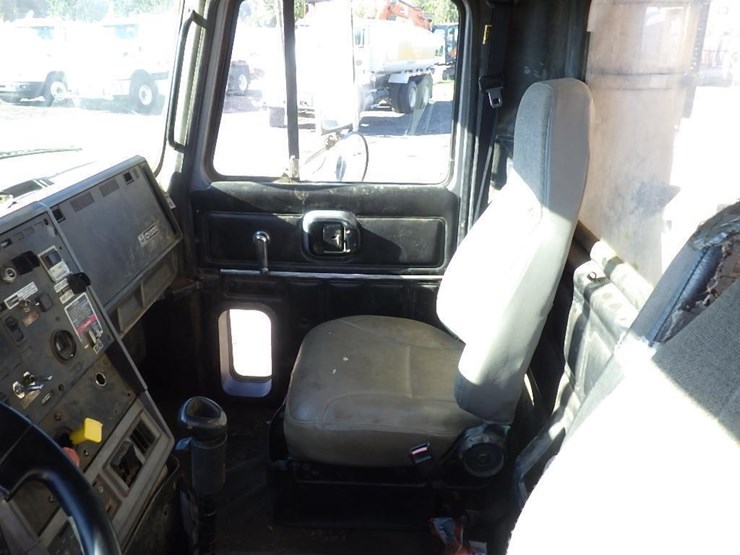 1999-mack-ch613-image-34