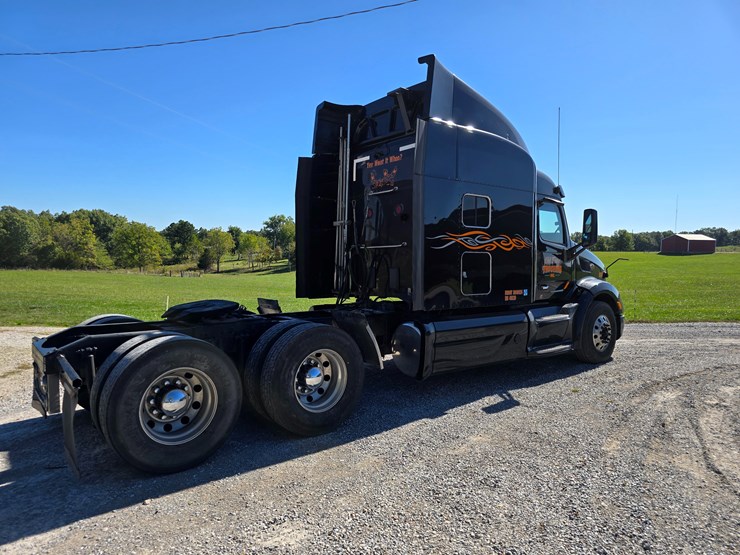 2015-peterbilt-579-image-24