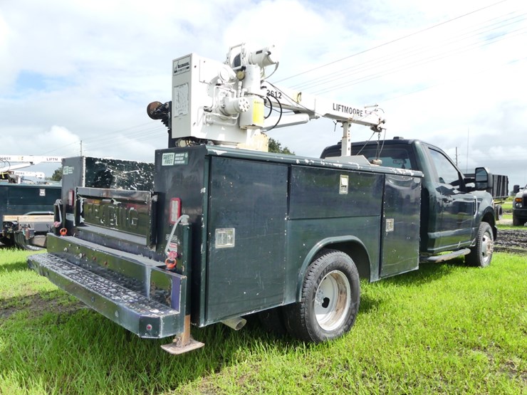 2021-ford-f350-xl-image-4