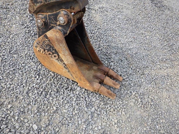 takeuchi-tb240-image-9
