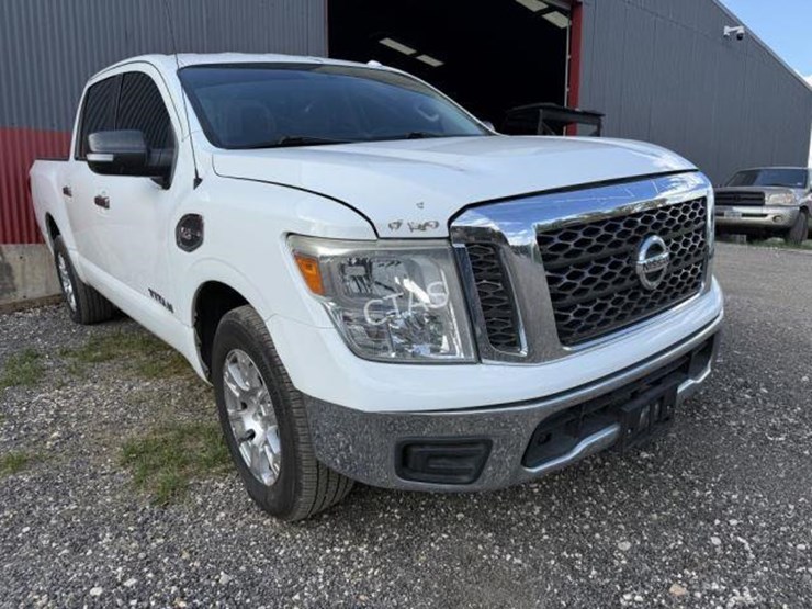 2017-nissan-titan-image-3