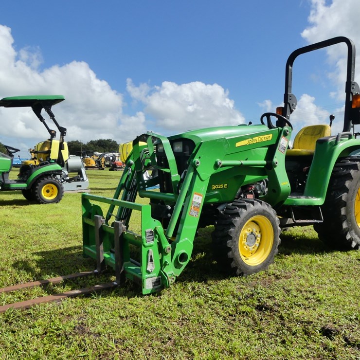 JOHN DEERE 3025E