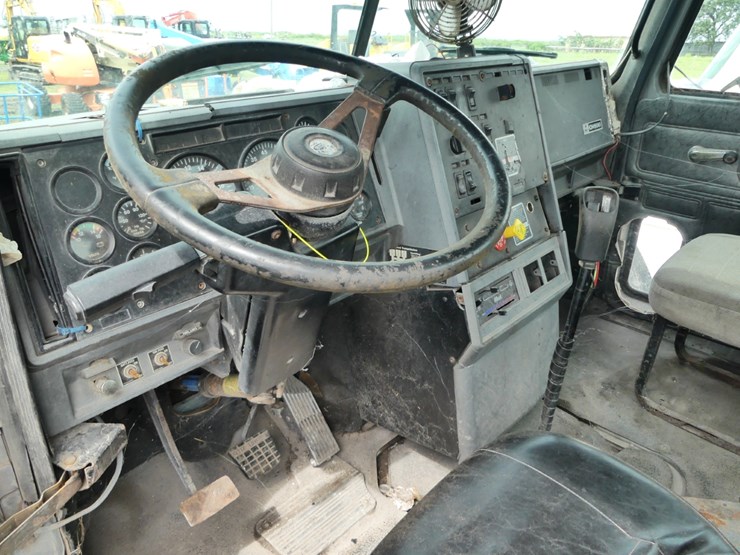 2000-mack-ch613-image-9