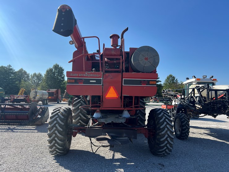 1990-case-ih-1660-image-20