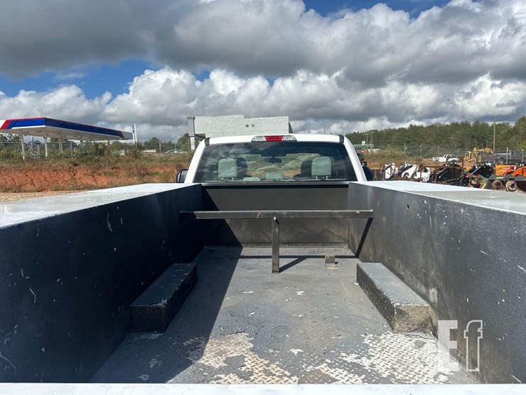 2017-ford-f350-xl-image-16