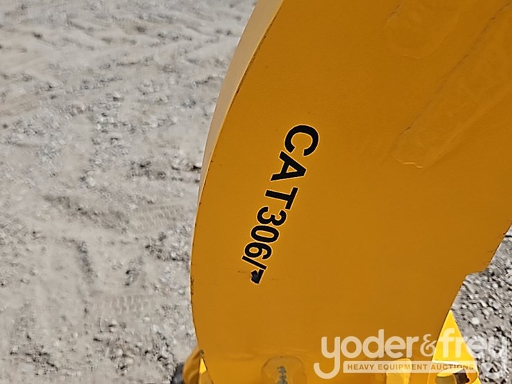 2025-caterpillar-305-image-10