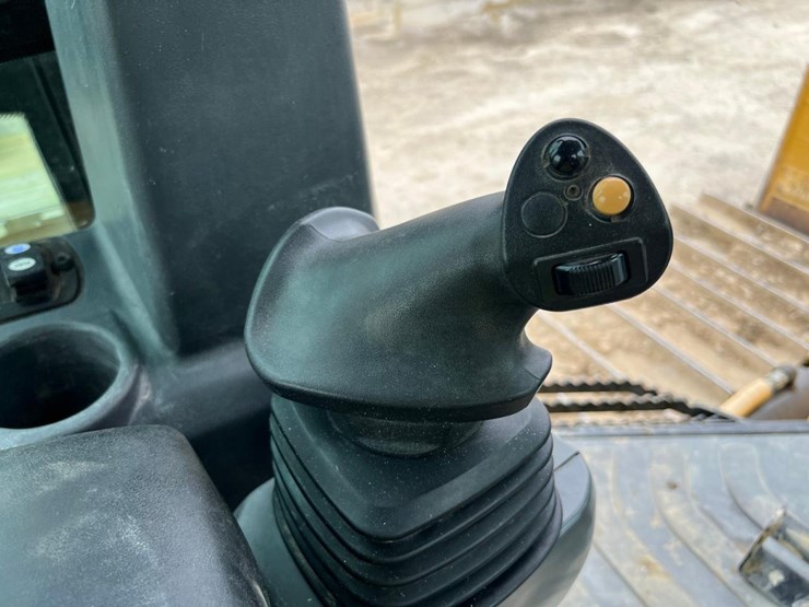 2021-caterpillar-d4-image-35