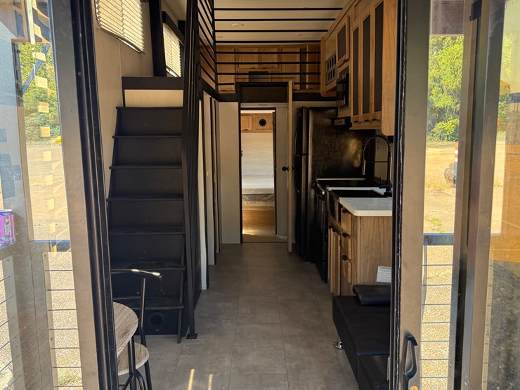 #6895-•-2024-forrest-river-timberwolf-mini-loft-camper-image-18