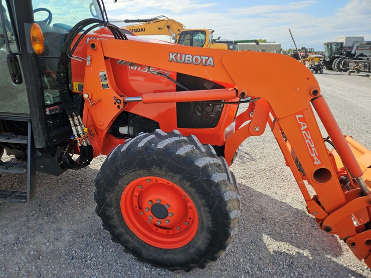 2014-kubota-m135gx-image-21