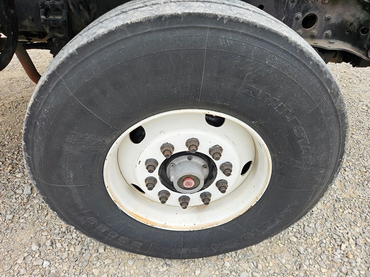 2008-sterling-l9500-image-93
