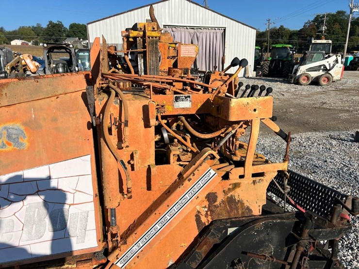 leeboy-8000t-paver-image-12