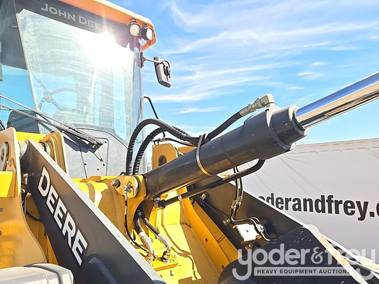 2019-deere-524l-image-24