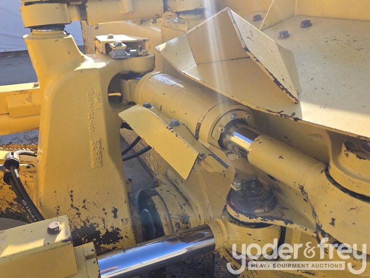 2020-komatsu-d61pxi-24-image-25