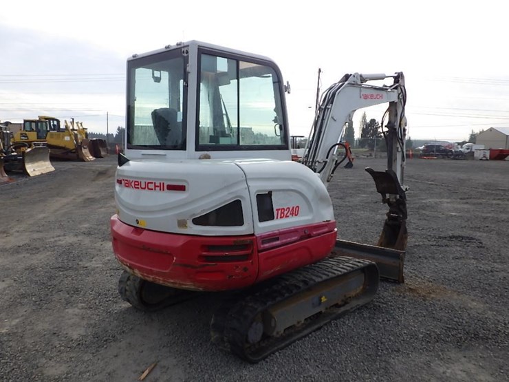 takeuchi-tb240-image-4