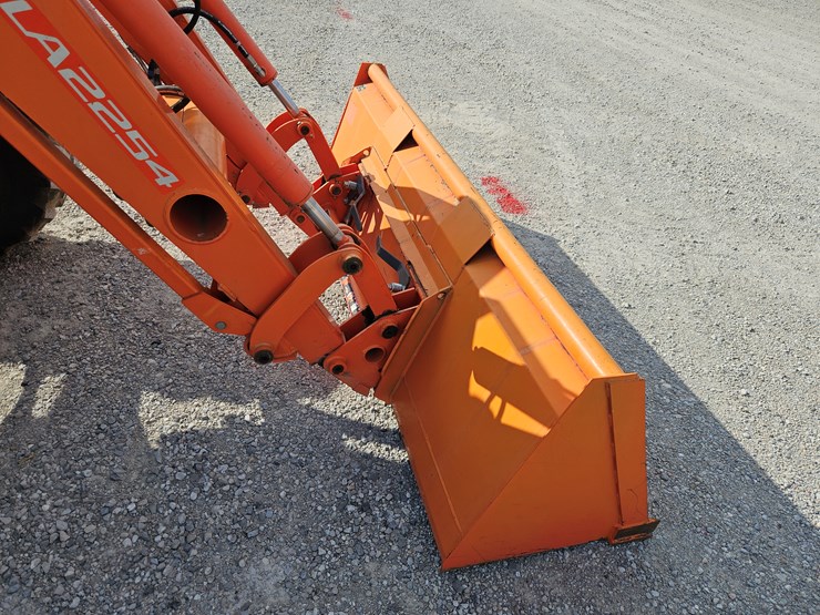 2014-kubota-m135gx-image-23